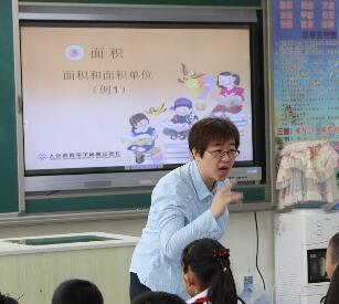 哈尔滨首家小学实现智慧校园 家长可手机上看课堂情况